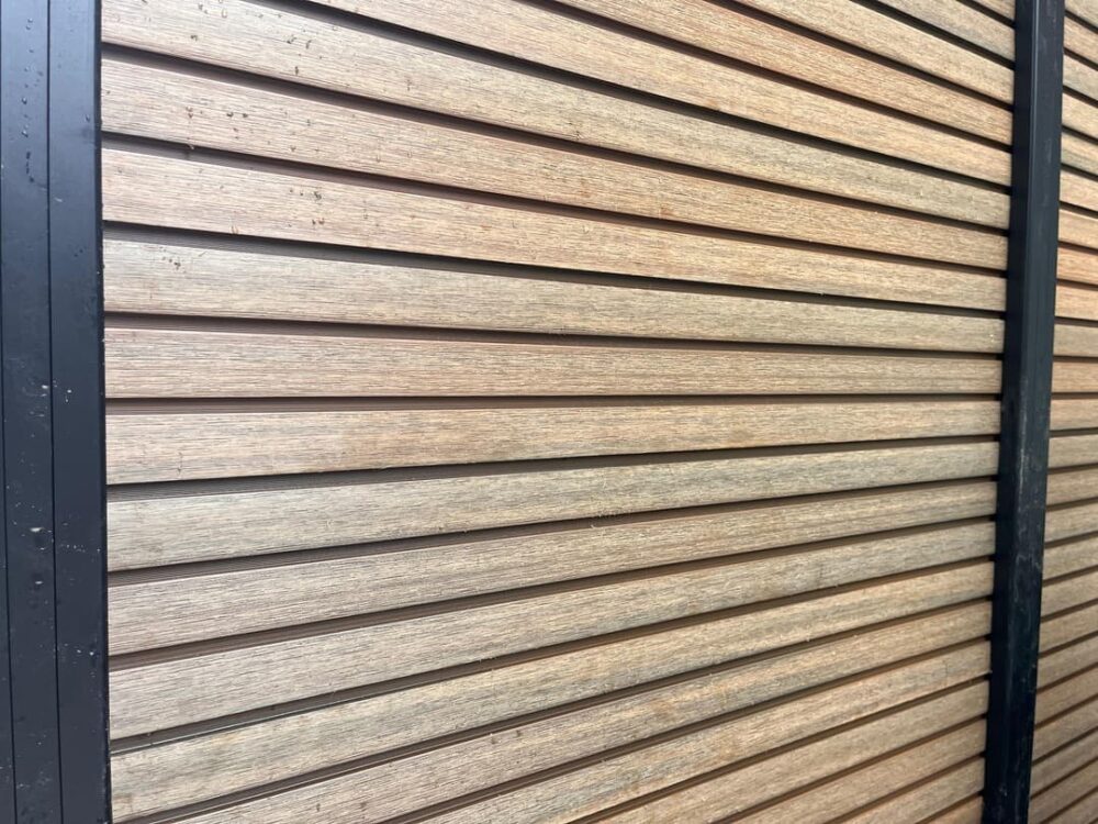 Teakhout schutting detail
