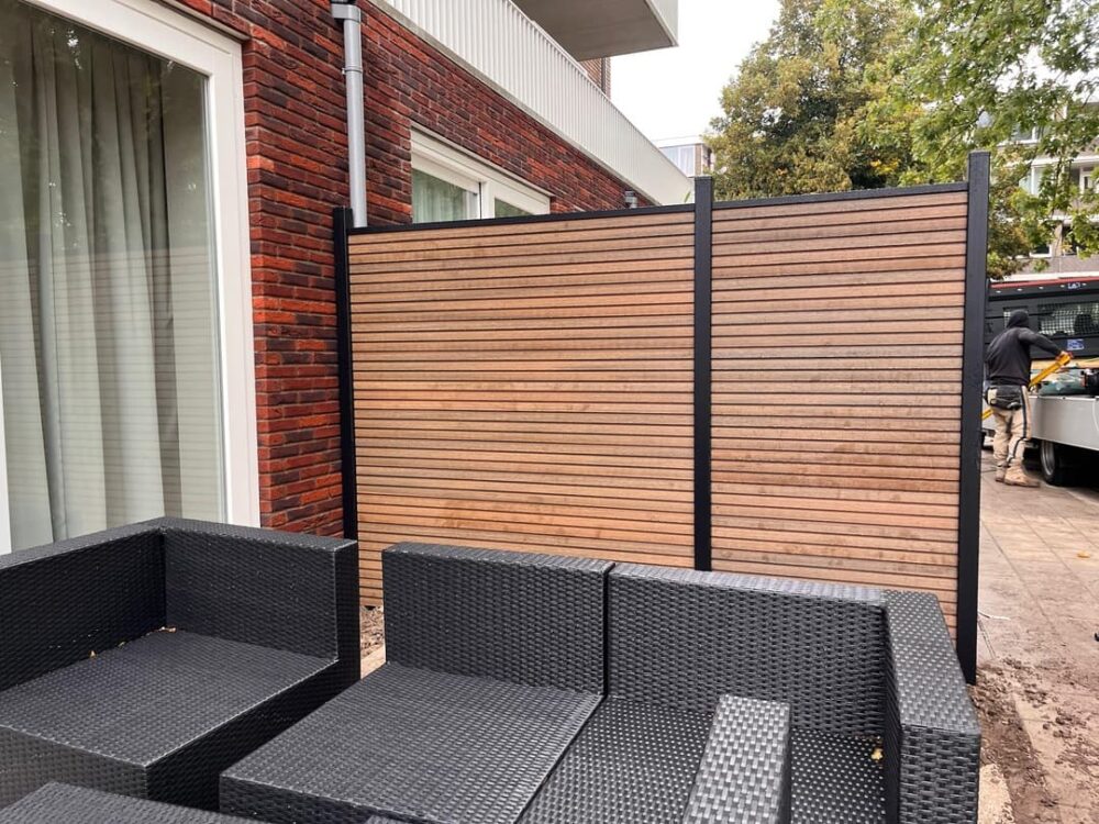 Teakhout schutting tuinimpressie